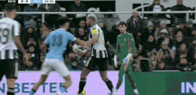 半决赛首回合:曼城2-0卫冕冠军13场不败 塞梅尼奥加盟两场造3球