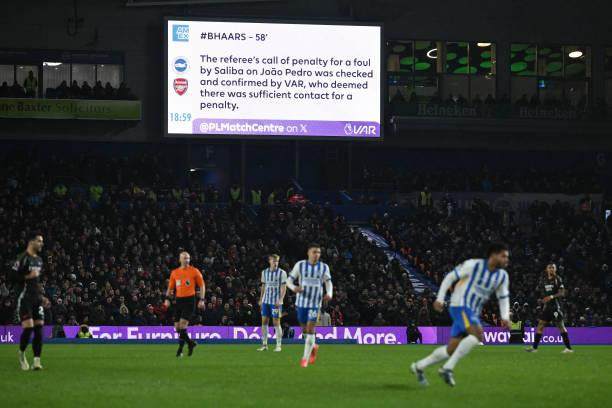 残阵阿森纳3连胜止步，连VAR也在“助攻”利物浦争冠