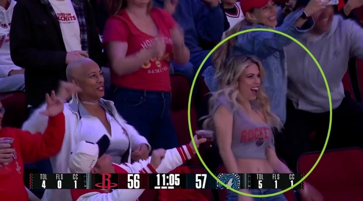 看着得劲呀！暂停期间镜头照到观众席 美女球迷曼妙身姿热舞！