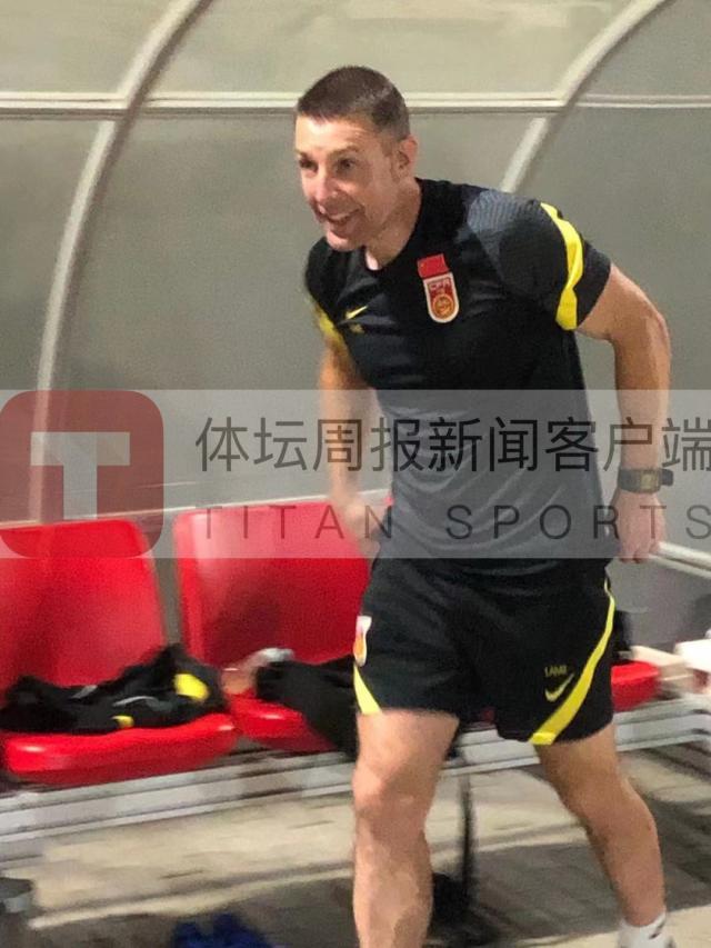 国足多哈首练全员到位 两大伤员单练恢复李磊回归