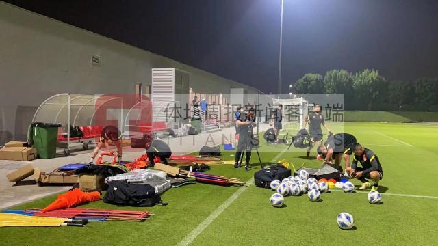 国足多哈首练全员到位 两大伤员单练恢复李磊回归