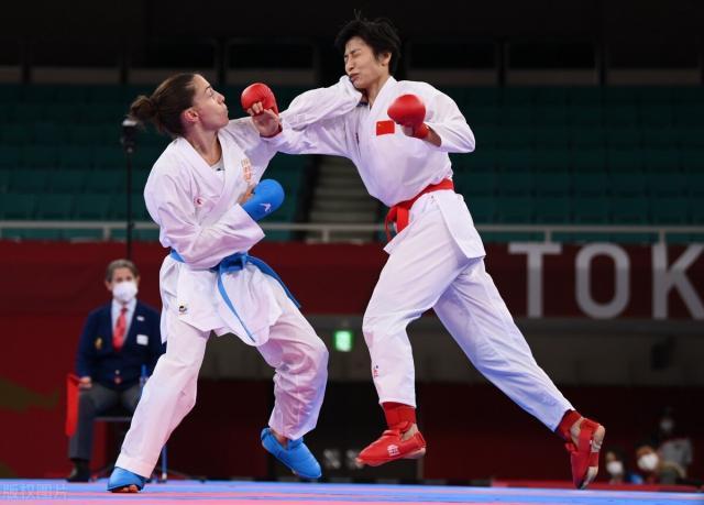 尹笑言遗憾摘银：爱打女孩从排球赛场到空手道擂台