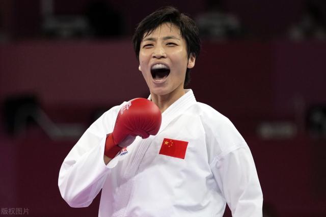 尹笑言遗憾摘银：爱打女孩从排球赛场到空手道擂台