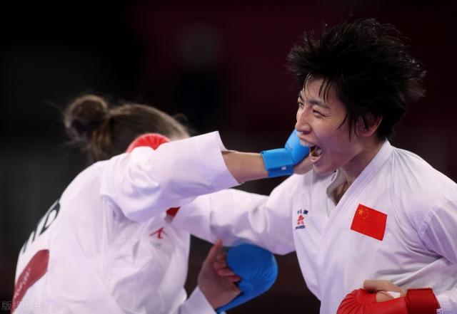 尹笑言遗憾摘银：爱打女孩从排球赛场到空手道擂台