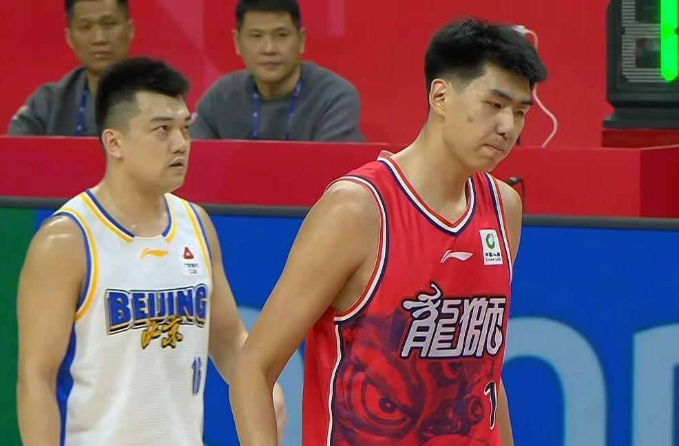 北京男篮轻取广州,周琦11+6徐昕10+6,麦基19+7方硕18分!